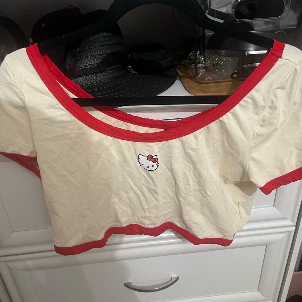 *Free w/ Bundle* Hello Kitty Super Crop